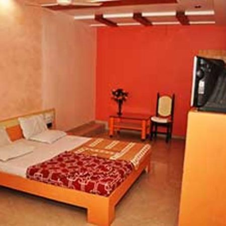 Hotel Gokul Гандинагар Екстериор снимка