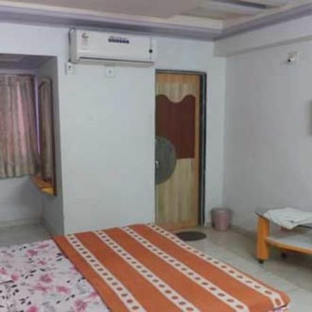 Hotel Gokul Гандинагар Екстериор снимка